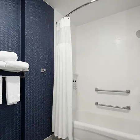 Fairfield Inn & Suites By Marriott Newark Liberty International Airport-3
