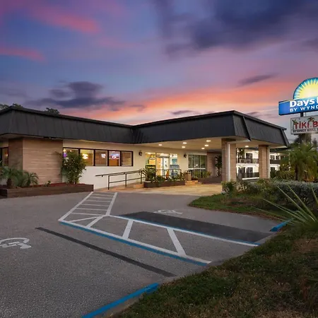 Days Inn By Wyndham Fort Myers Springs Resort-3
