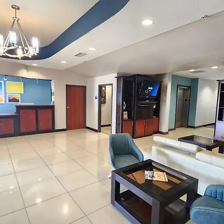 Days Inn & Suites By Wyndham Russellville-3