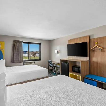 Days Inn & Suites By Wyndham Des Moines Airport-3