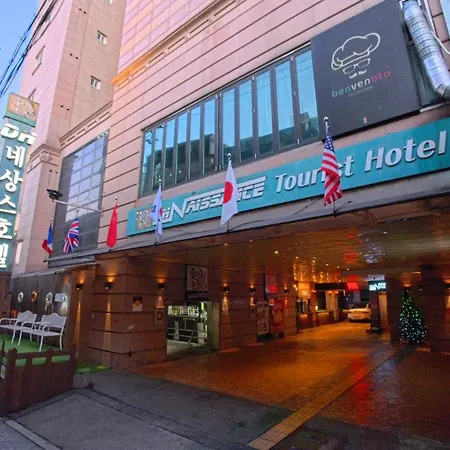 Friendly Dh Naissance Hotel By Mindrum Group-2
