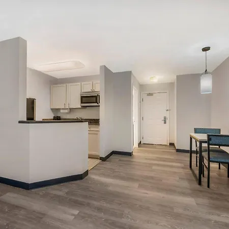 Mainstay Suites Sterling Near Dulles Town Center-2