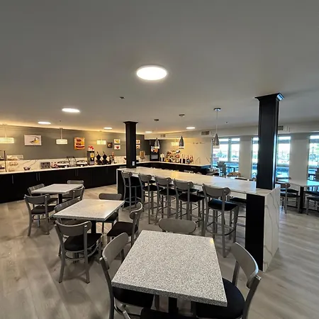 Ramada By Wyndham Springfield North-2