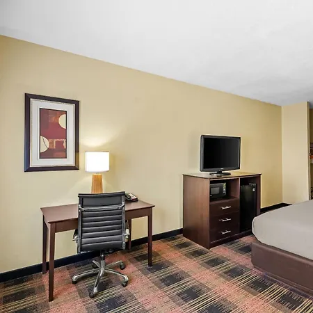 Quality Inn & Suites Des Moines Airport-3