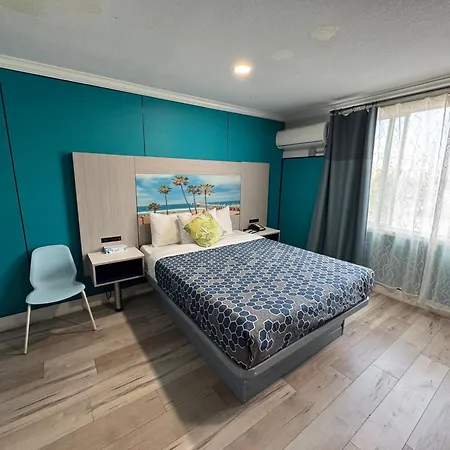 Hometel Suites-3