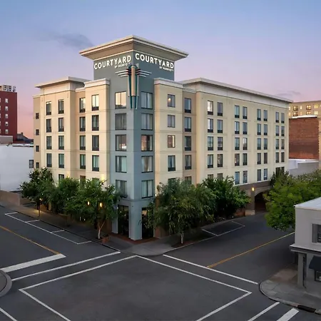 Courtyard By Marriott Wilmington Downtown/Historic District-2