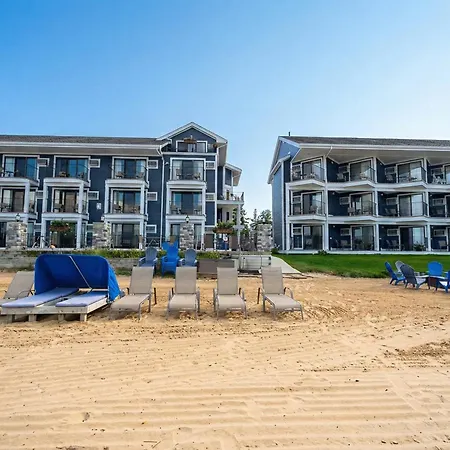 Pointes North Beachfront Hotel - 2 Person Spa Tub Studios-2