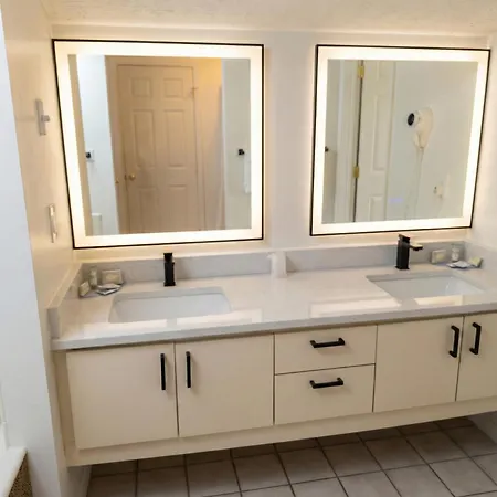 Pointes North Beachfront Hotel - 2 Person Spa Tub Studios-3