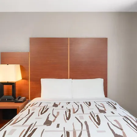 Travelodge By Wyndham Albuquerque West-2