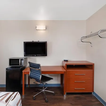 Travelodge By Wyndham Albuquerque West-3