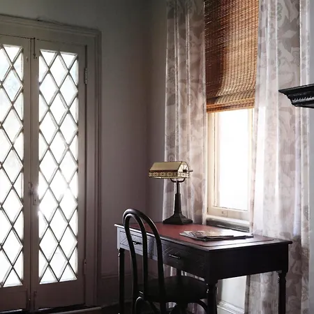 Comfortable Escape In Historic Downtown Savannah-2