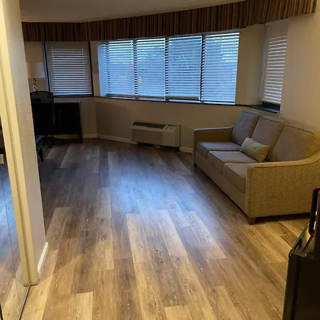 Apm Inn & Suites-3