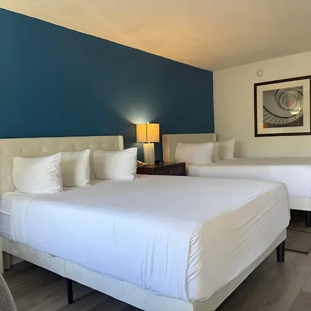 All-New, Ground-Floor, Huge Pool, Tiki Bar & Grill-3