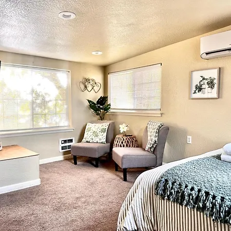 Near Downtown- Kitchen-Washerdryer-Parking-3