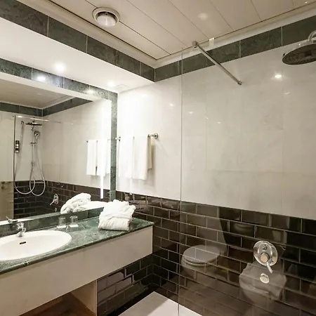 Leonardo Hotel Milan City Center-3