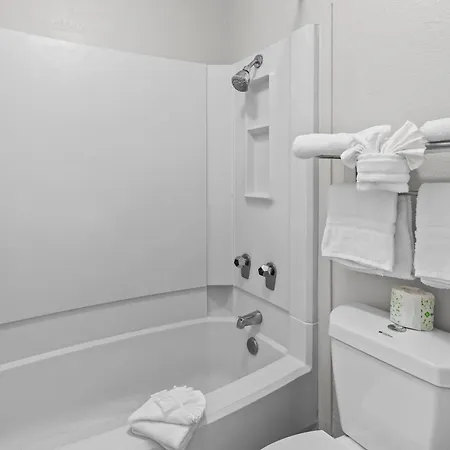 Americas Best Value Inn Austin-3