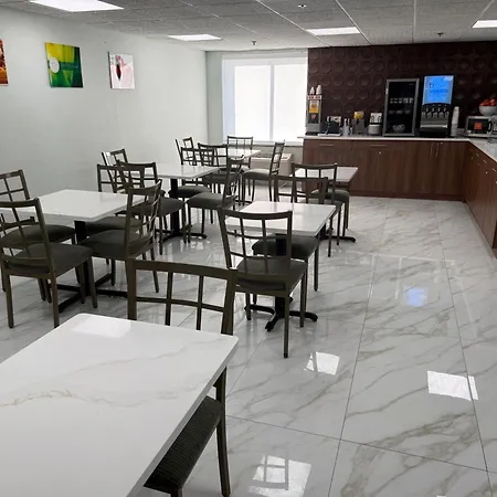 Wingate By Wyndham Livonia-3