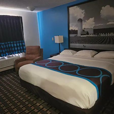 Super 8 By Wyndham Lincoln West-3