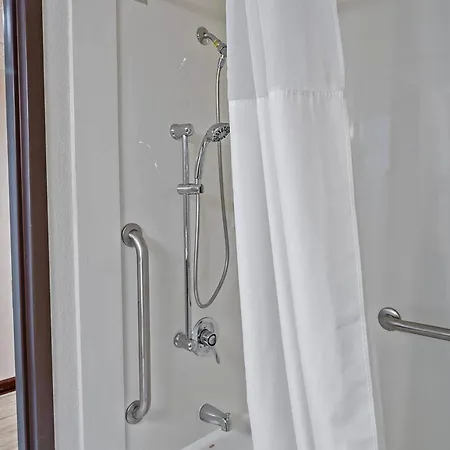 Quality Inn Milan-Sandusky-3