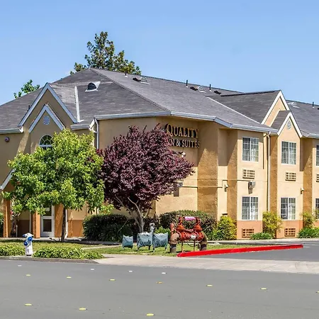 Econo Lodge Inn & Suites Santa Rosa South-2