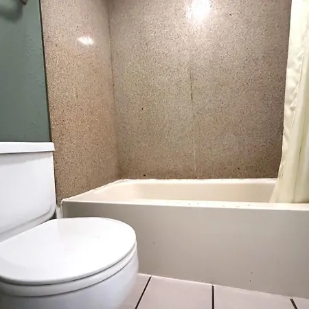 Budget Inn By Oyo Corpus Christi Beach-3