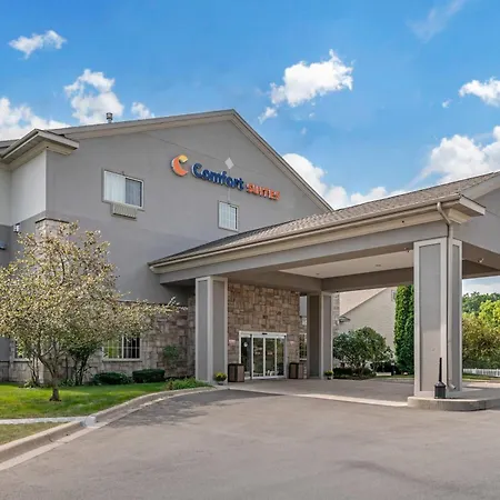 Comfort Suites Lake Geneva East-2