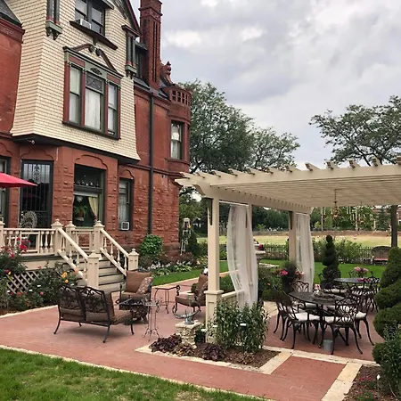 Schuster Mansion Bed & Breakfast-3