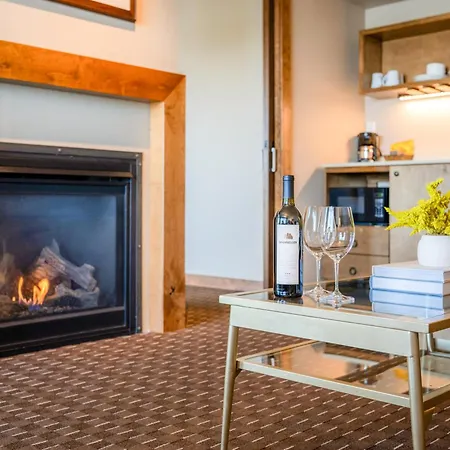 The Lodge At Columbia Point-3