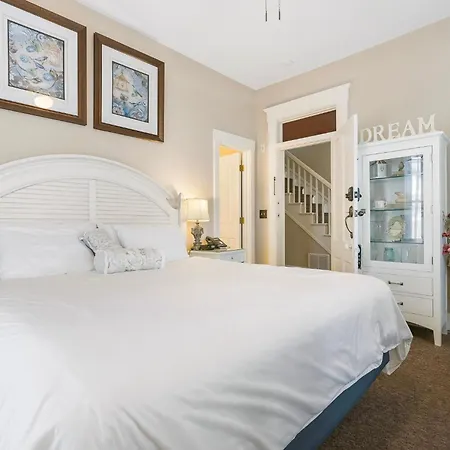 Dreams2Reality | Historic Branson Hotel - Quiet Quilt Room - Downtown-3