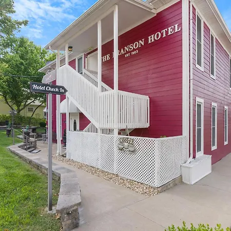 Dreams2Reality | Historic Branson Hotel - Heritage Room With Queen Bed - Downtown-3