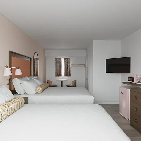 Pink Champagne Boutique Motel-2
