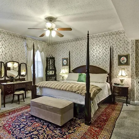 Rose Manor Bed & Breakfast-2