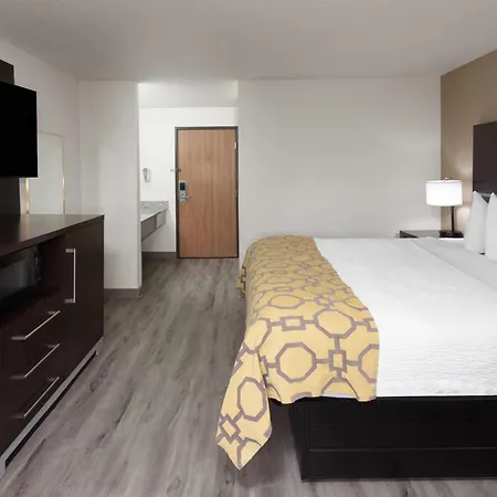 Baymont By Wyndham Green Bay-3