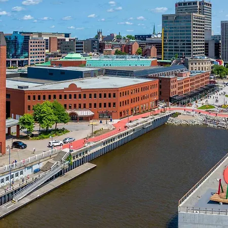 Saint John Harbourfront Hotel-3
