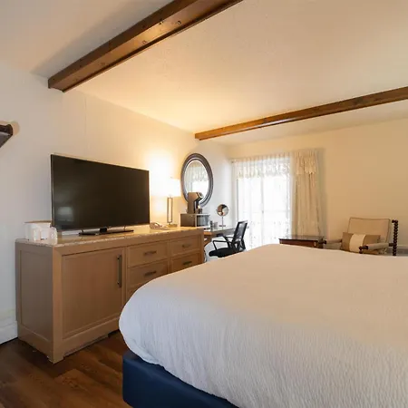 Fireside Inn And Suites Bangor-3
