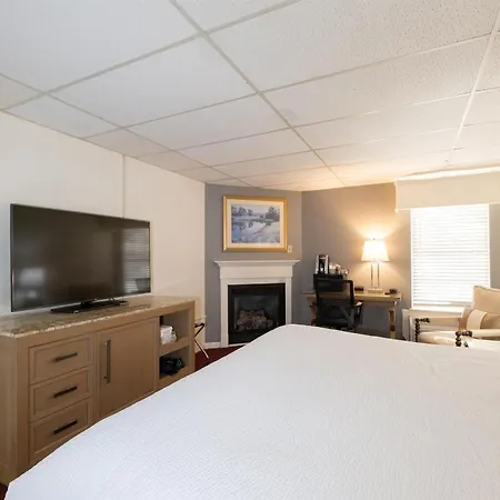 Fireside Inn And Suites Bangor-2