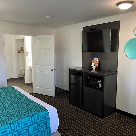 Howard Johnson By Wyndham St. George Hotel & Suites-3