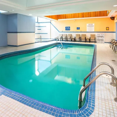 Comfort Hotel & Suites-3