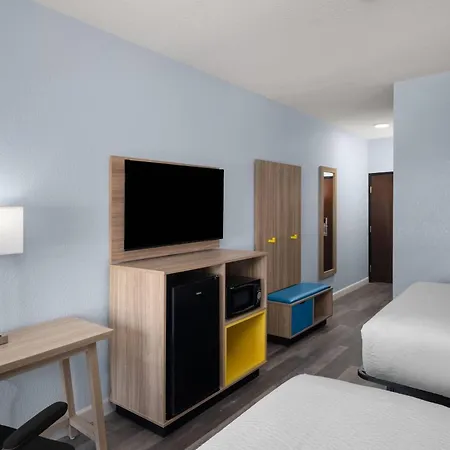 Days Inn By Wyndham Dodge City-3