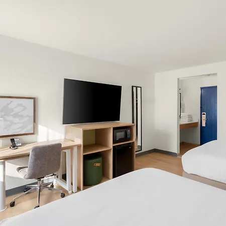 Spark By Hilton Matteson Chicago I 57-3