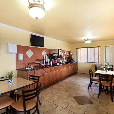 Econo Lodge Inn & Suites San Antonio Near Frost Bank Center-3