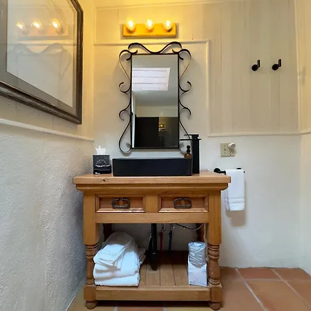Old Taos Guesthouse B&B-3