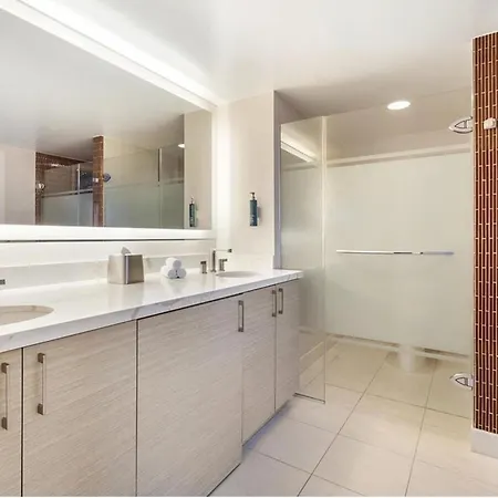 Suites At Elara Las Vegas Center Strip-No Resort Fees-3