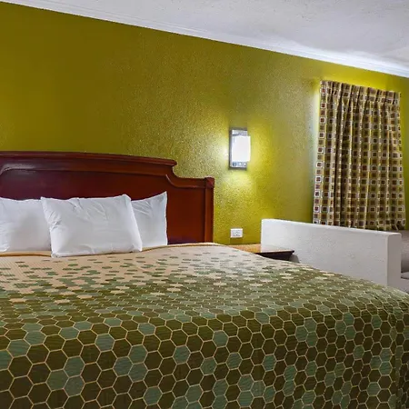 Rodeway Inn & Suites Fort Jackson-2