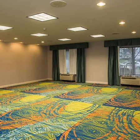 Wyndham Garden Erie-3