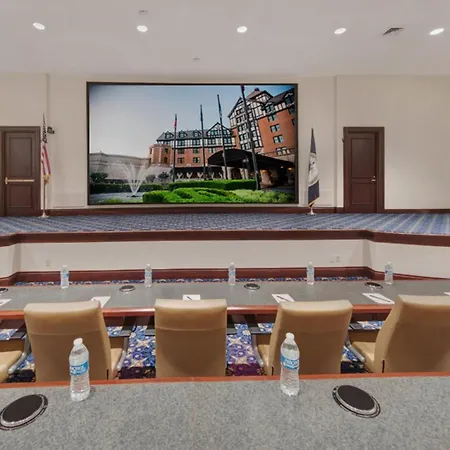 Hotel Roanoke & Conference Center, Curio Collection By Hilton-3