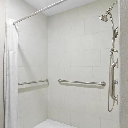 Days Inn By Wyndham Ocean Springs-3
