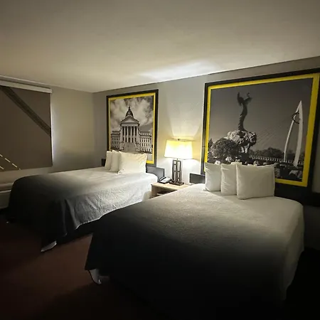 Super 8 By Wyndham Fort Scott-3