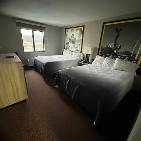Super 8 By Wyndham Fort Scott-2