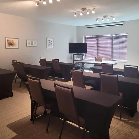 Country Inn & Suites By Radisson, Appleton Airport - Fox River Mall Area-3